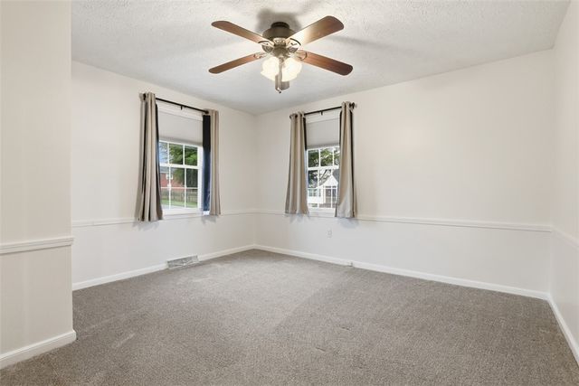 702 Hemlock Dr, Aliquippa, PA 15001