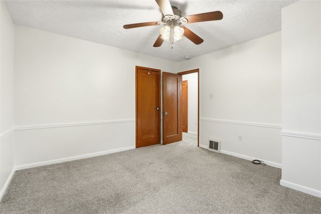 702 Hemlock Dr, Aliquippa, PA 15001