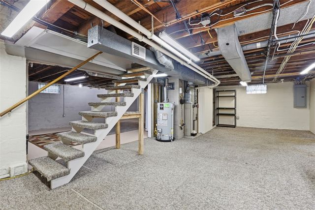 702 Hemlock Dr, Aliquippa, PA 15001