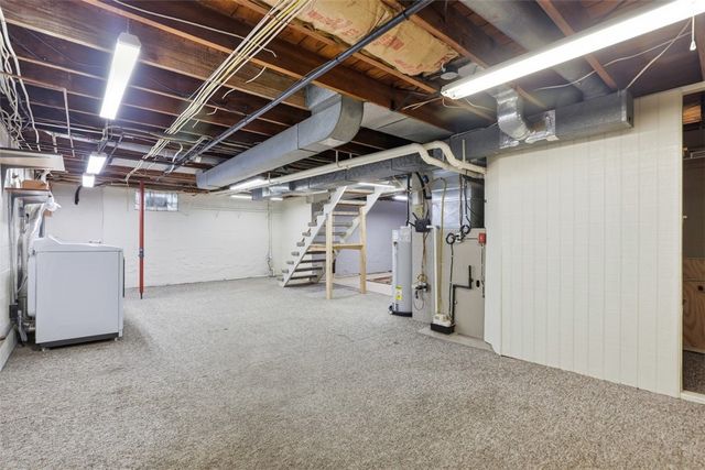 702 Hemlock Dr, Aliquippa, PA 15001