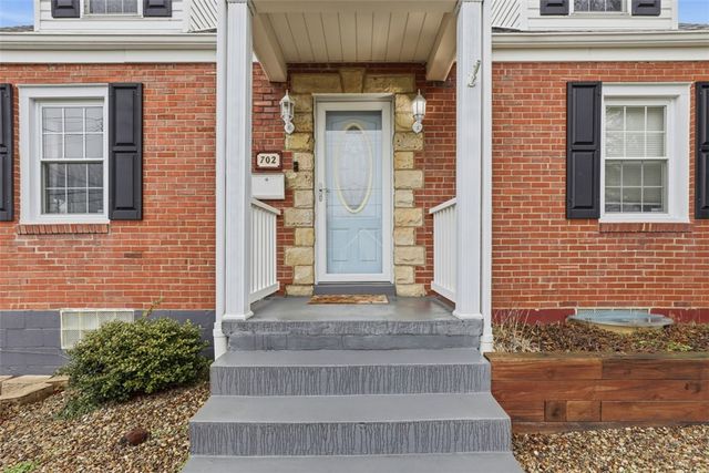 702 Hemlock Dr, Aliquippa, PA 15001