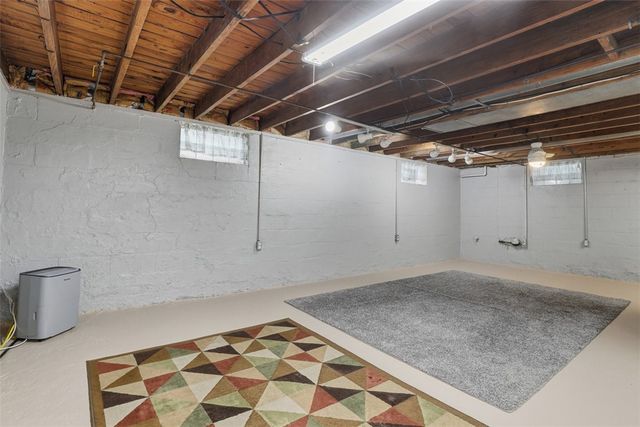 702 Hemlock Dr, Aliquippa, PA 15001