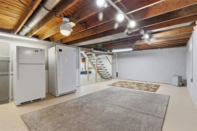 702 Hemlock Dr, Aliquippa, PA 15001