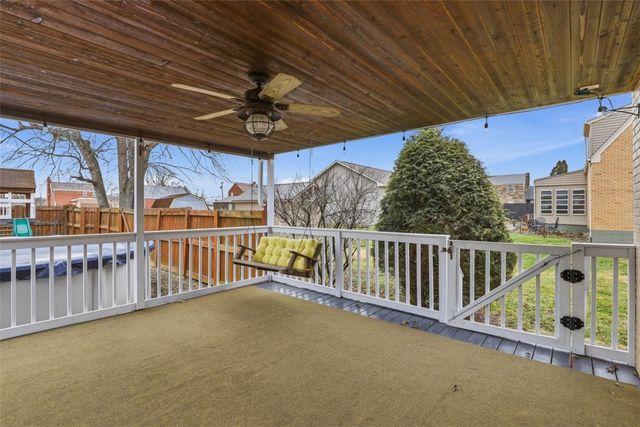 702 Hemlock Dr, Aliquippa, PA 15001