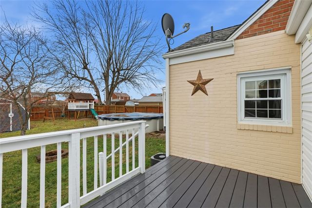 702 Hemlock Dr, Aliquippa, PA 15001