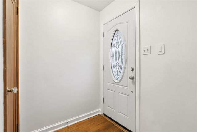 702 Hemlock Dr, Aliquippa, PA 15001