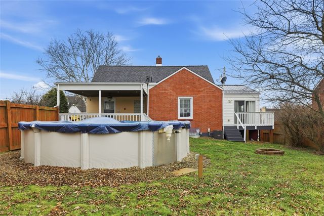 702 Hemlock Dr, Aliquippa, PA 15001