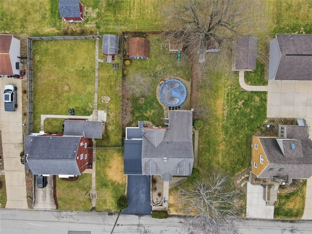 702 Hemlock Dr, Aliquippa, PA 15001