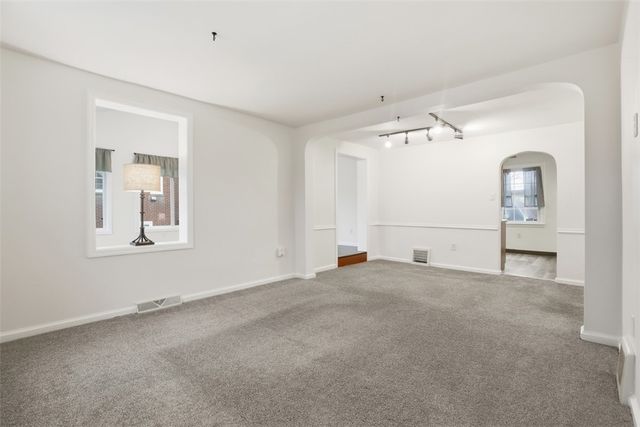 702 Hemlock Dr, Aliquippa, PA 15001