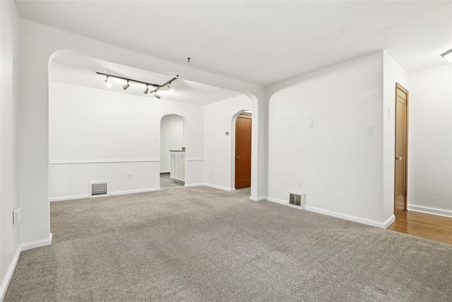 702 Hemlock Dr, Aliquippa, PA 15001