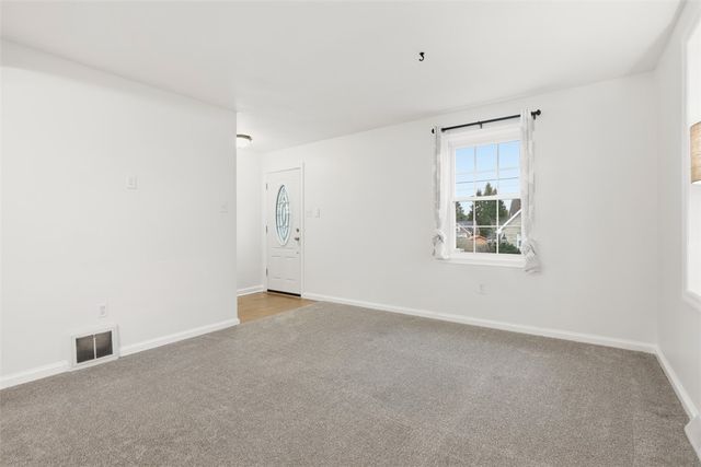 702 Hemlock Dr, Aliquippa, PA 15001