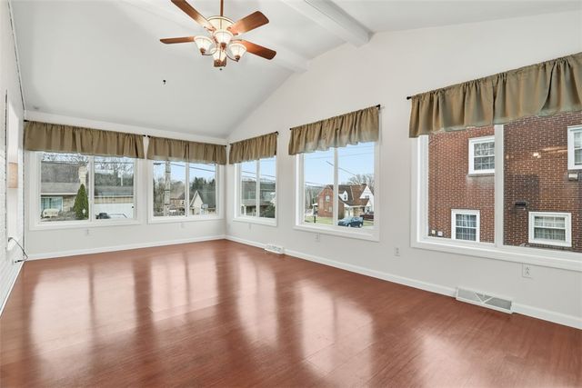 702 Hemlock Dr, Aliquippa, PA 15001