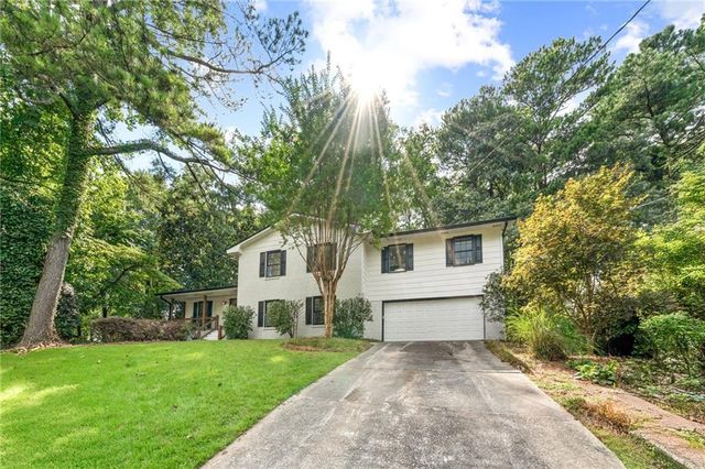 3844 Lake SE Drive, Smyrna, GA 30082