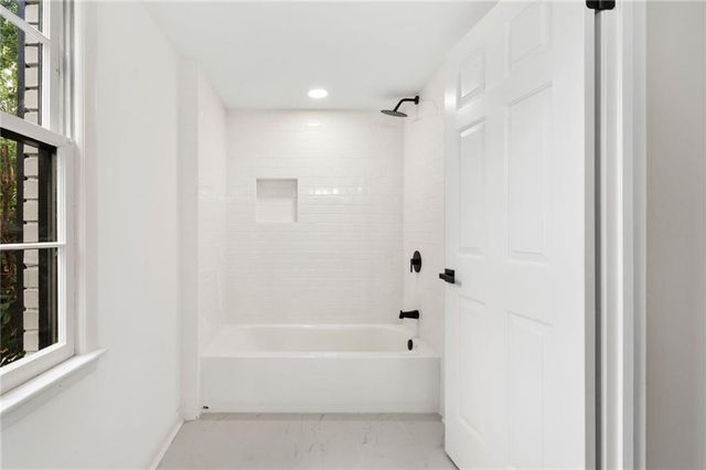 3844 Lake SE Drive, Smyrna, GA 30082