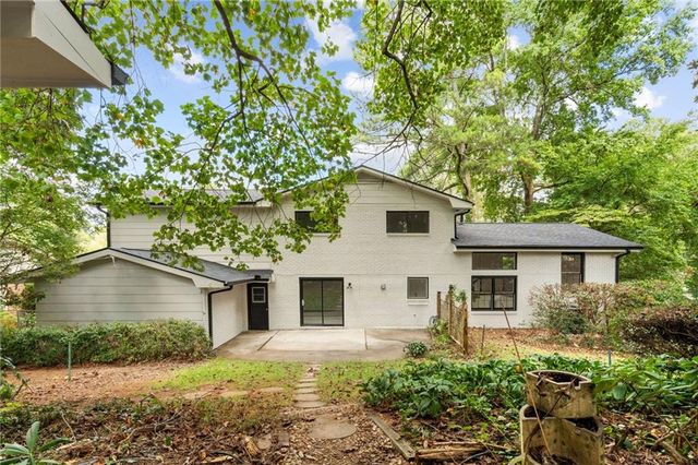 3844 Lake SE Drive, Smyrna, GA 30082