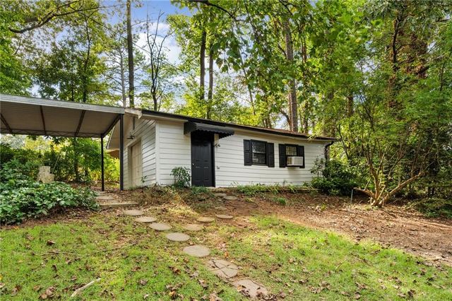 3844 Lake SE Drive, Smyrna, GA 30082