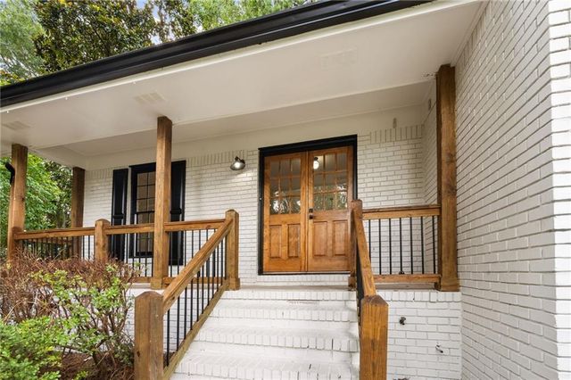 3844 Lake SE Drive, Smyrna, GA 30082