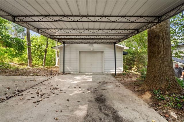 3844 Lake SE Drive, Smyrna, GA 30082