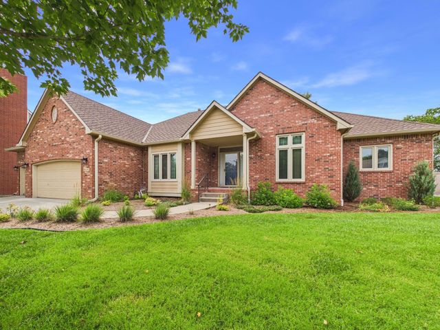 939 N Woodridge Ct, Wichita, KS 67206