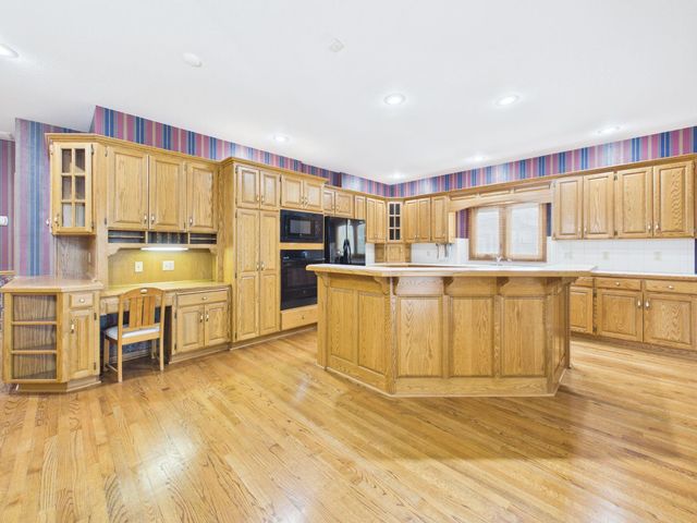 939 N Woodridge Ct, Wichita, KS 67206