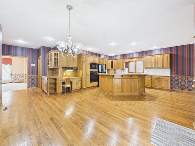 939 N Woodridge Ct, Wichita, KS 67206