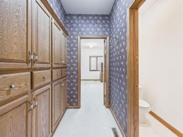 939 N Woodridge Ct, Wichita, KS 67206