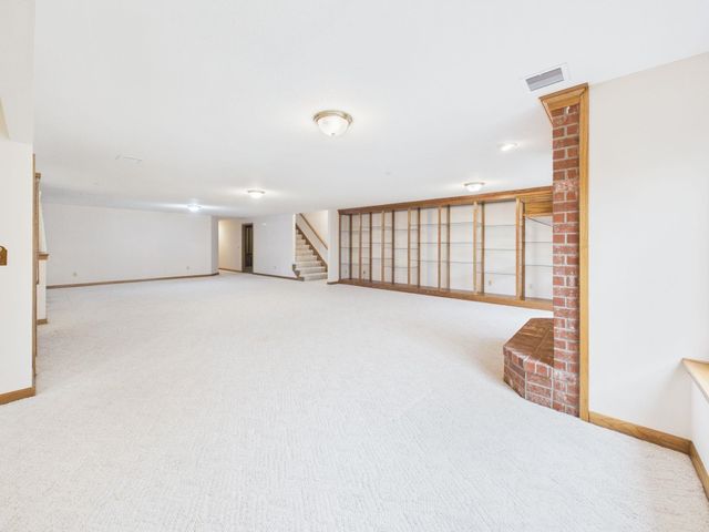 939 N Woodridge Ct, Wichita, KS 67206
