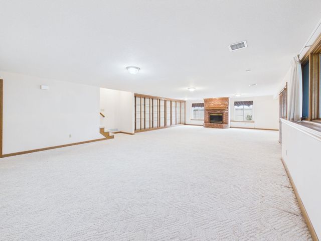 939 N Woodridge Ct, Wichita, KS 67206
