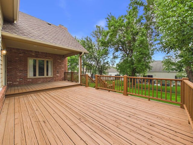 939 N Woodridge Ct, Wichita, KS 67206