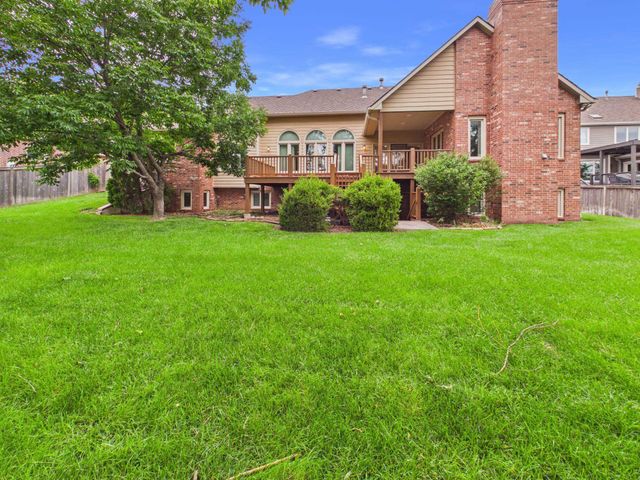 939 N Woodridge Ct, Wichita, KS 67206