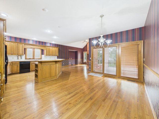 939 N Woodridge Ct, Wichita, KS 67206