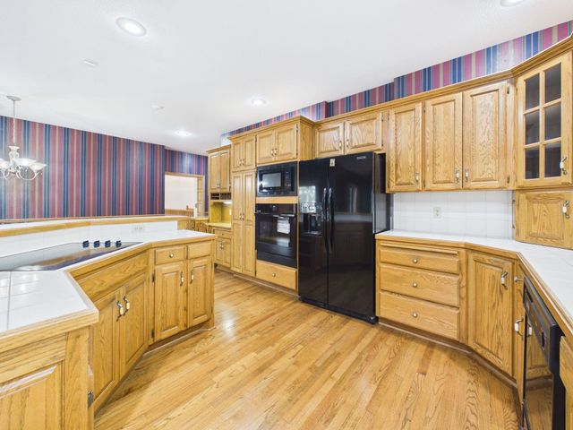 939 N Woodridge Ct, Wichita, KS 67206