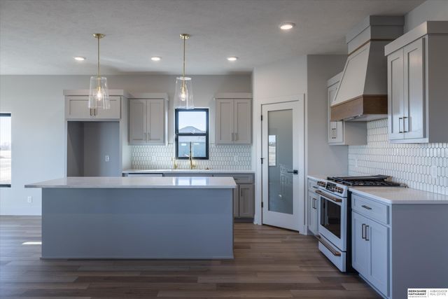 418 Karloff Circle, Yutan, NE 68073