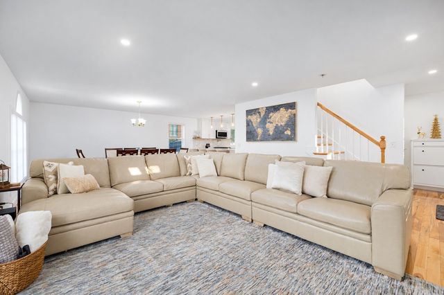 5 Vista Way, Fall River, MA 02724