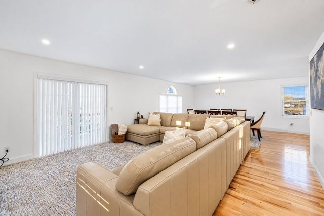 5 Vista Way, Fall River, MA 02724