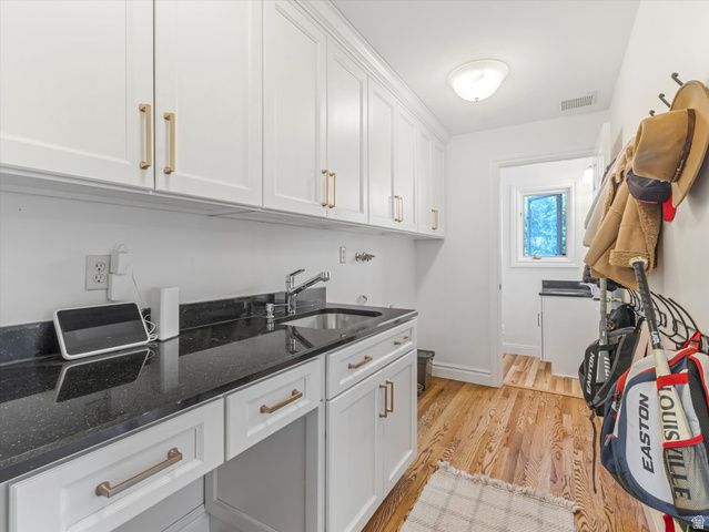 8318 S RIDGE POINT RD, Sandy, UT 84093