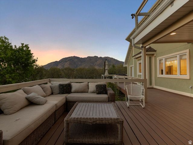 8318 S RIDGE POINT RD, Sandy, UT 84093