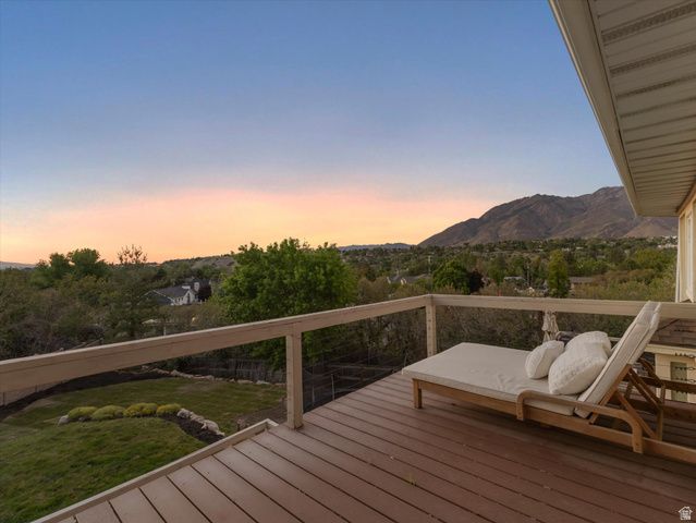 8318 S RIDGE POINT RD, Sandy, UT 84093