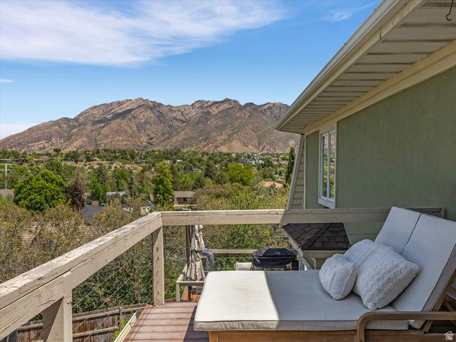 8318 S RIDGE POINT RD, Sandy, UT 84093