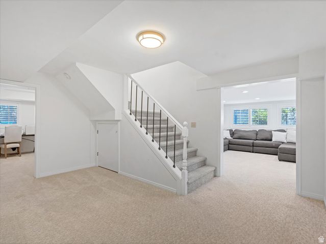 8318 S RIDGE POINT RD, Sandy, UT 84093