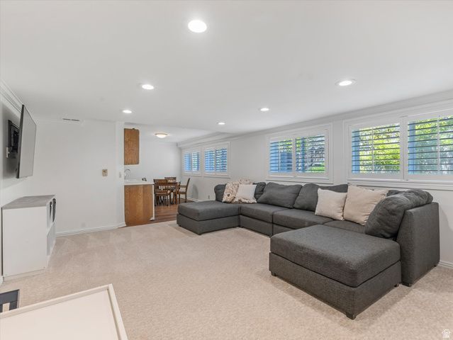 8318 S RIDGE POINT RD, Sandy, UT 84093