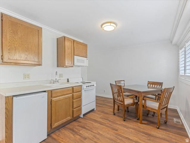 8318 S RIDGE POINT RD, Sandy, UT 84093