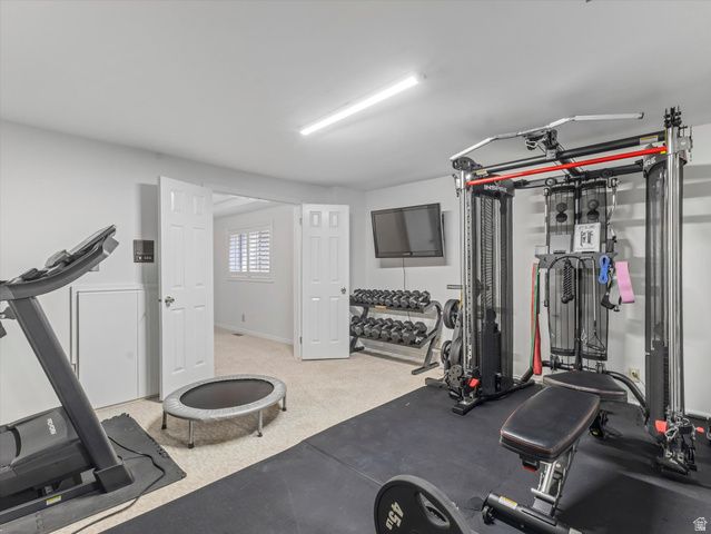 8318 S RIDGE POINT RD, Sandy, UT 84093