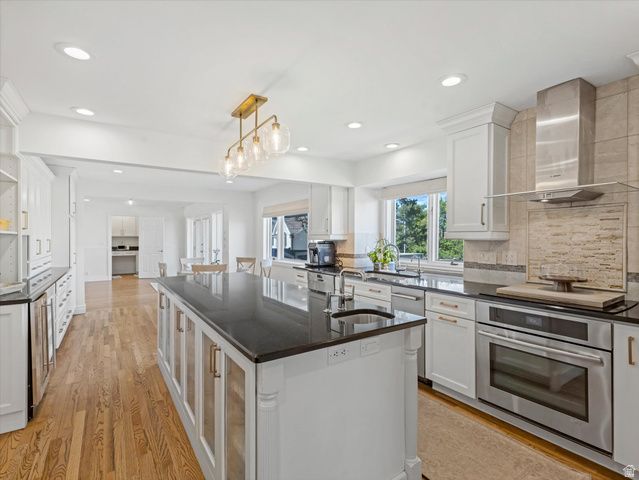 8318 S RIDGE POINT RD, Sandy, UT 84093