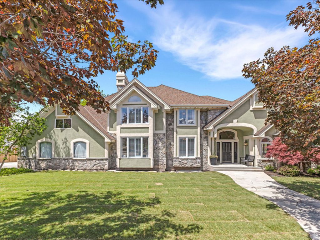 8318 S RIDGE POINT RD, Sandy, UT 84093