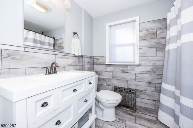 55 Robbins Rd, Branchburg Twp., NJ 08876