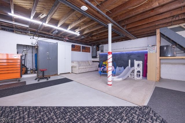 55 Robbins Rd, Branchburg Twp., NJ 08876