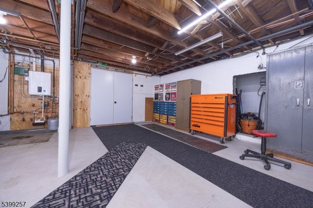 55 Robbins Rd, Branchburg Twp., NJ 08876