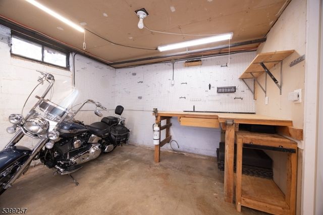 55 Robbins Rd, Branchburg Twp., NJ 08876