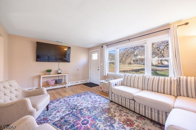 55 Robbins Rd, Branchburg Twp., NJ 08876